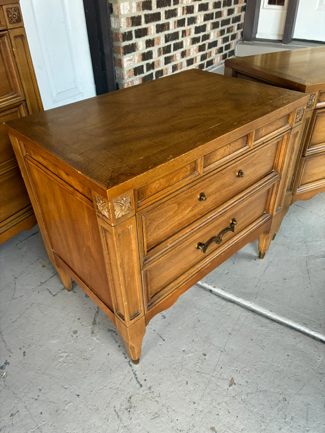 MCM pair of nightstands - photo 4