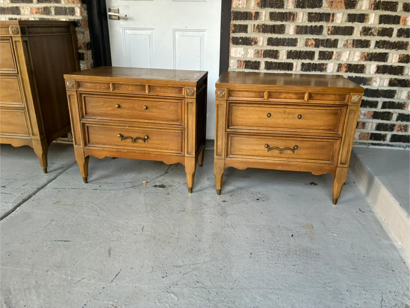 MCM pair of nightstands - photo 3