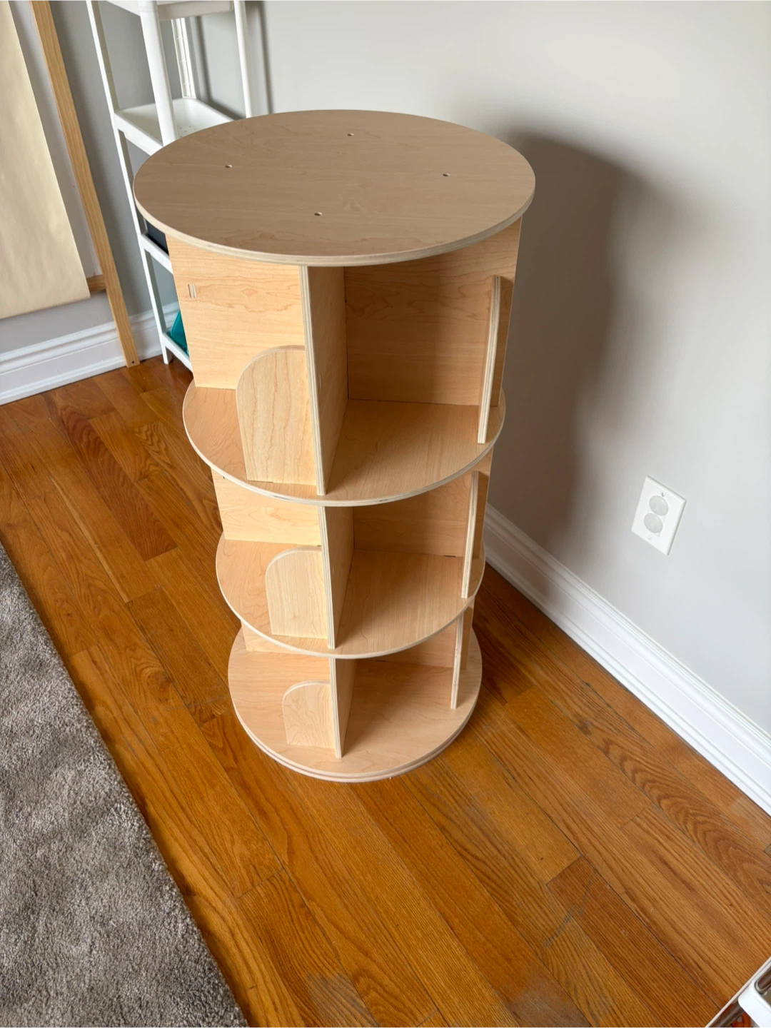 Rotating bookshelf