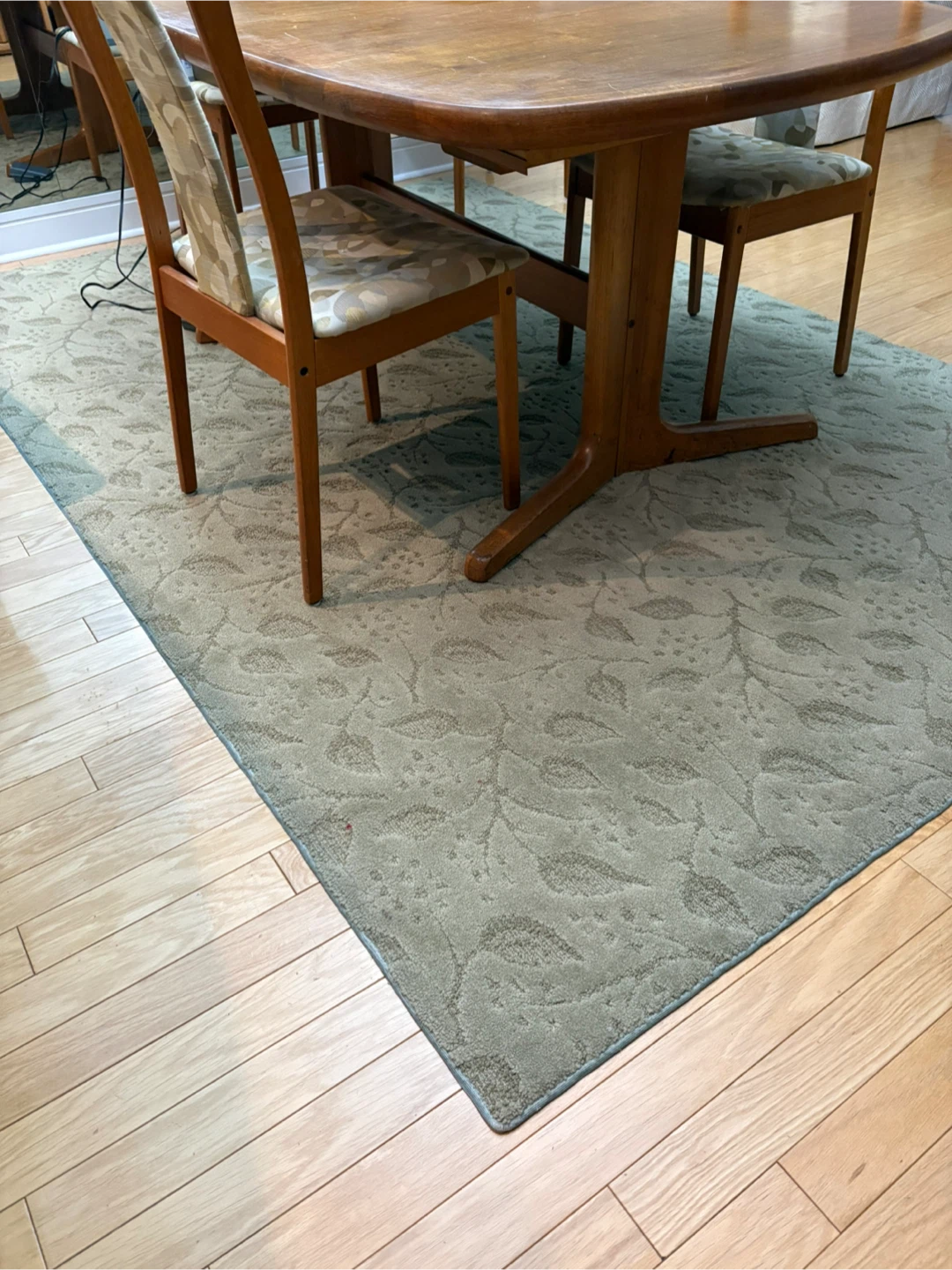 Area Rug with Leaf Pattern