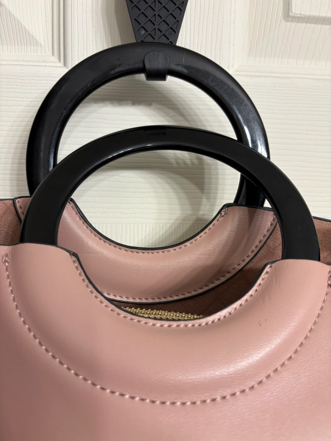 IZZY & ALI Pink Leather Handbag - photo 5