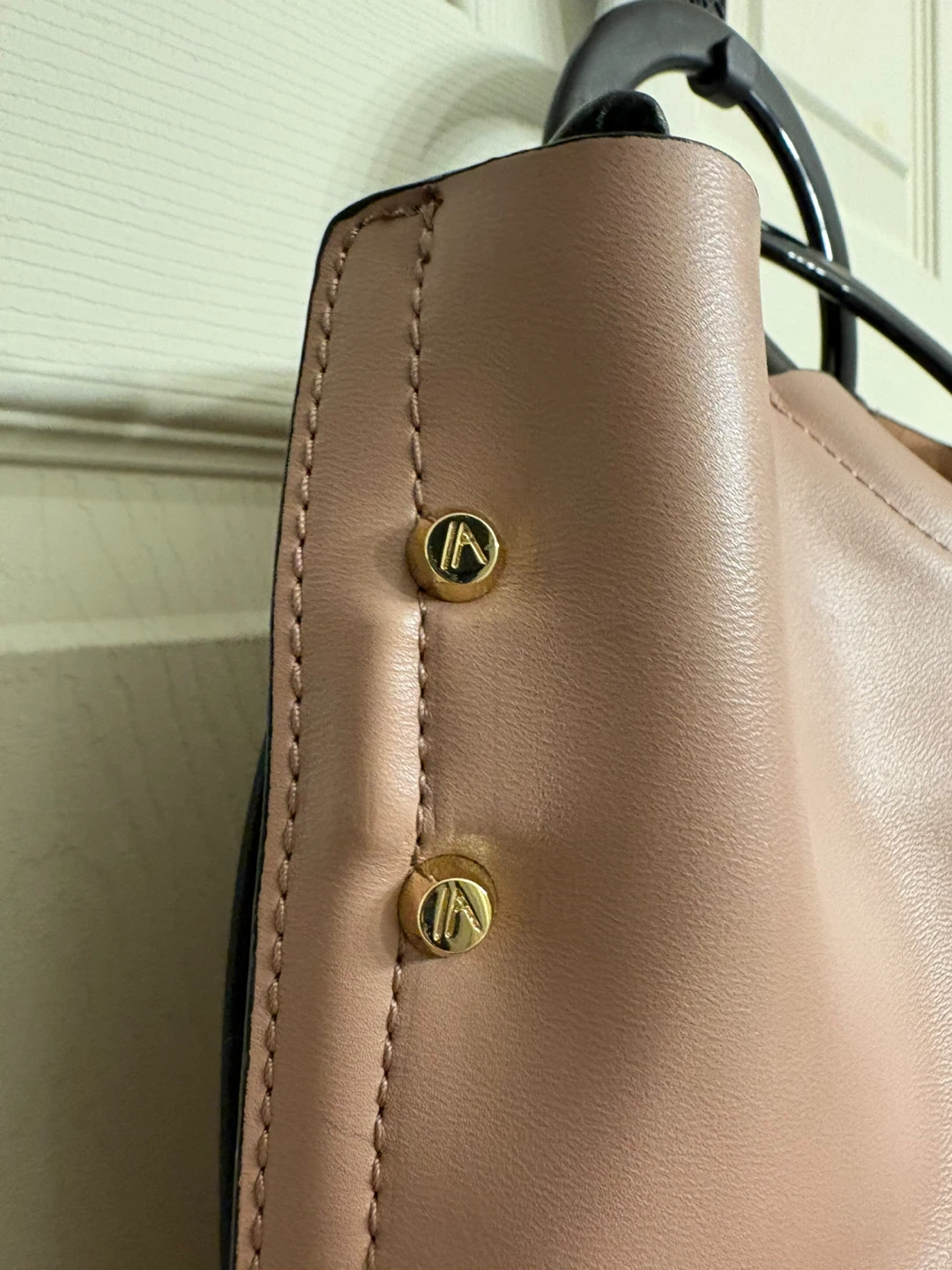 IZZY & ALI Pink Leather Handbag - photo 4