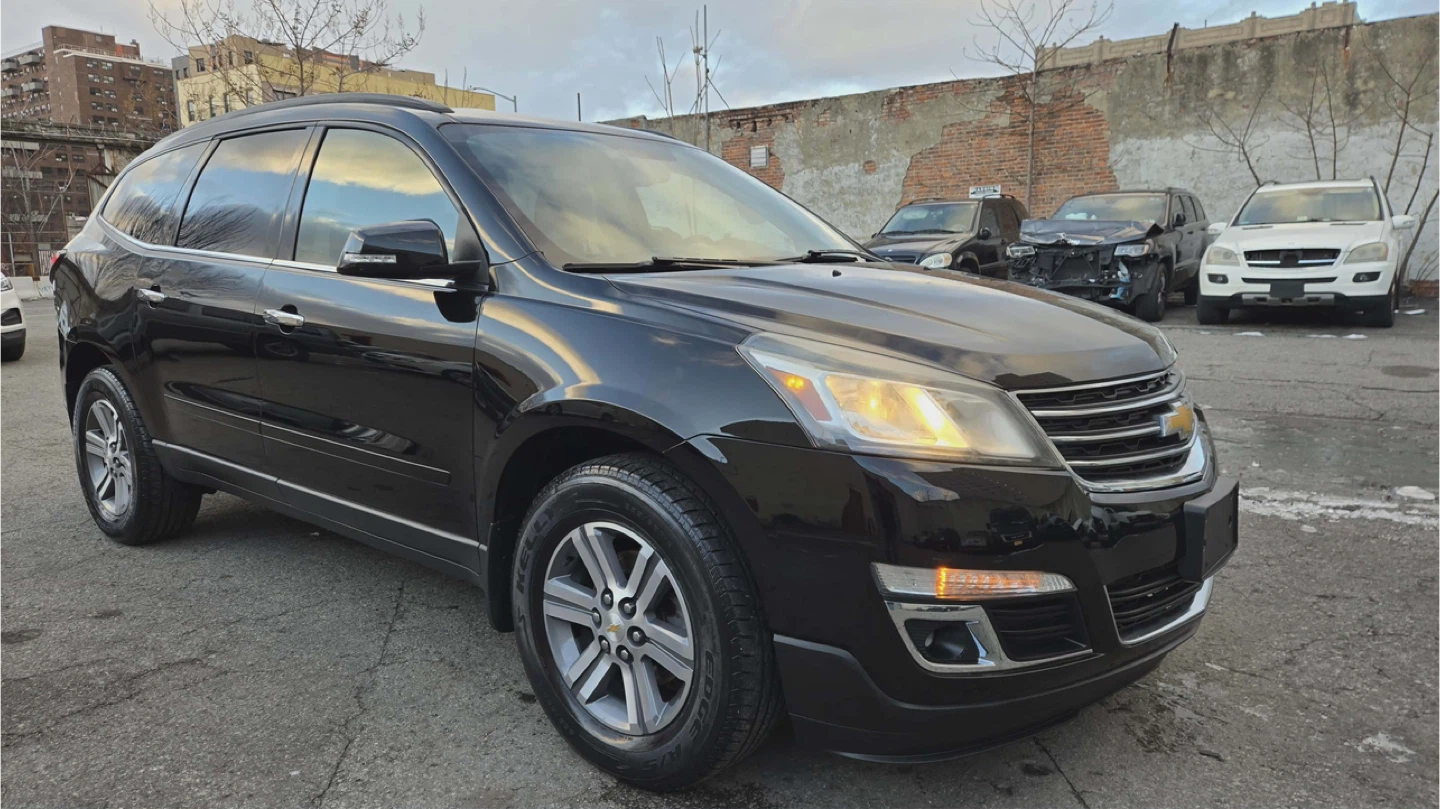 2017 CHEVROLET TRAVERSE LT SPORT UTILITY 4D - photo 2