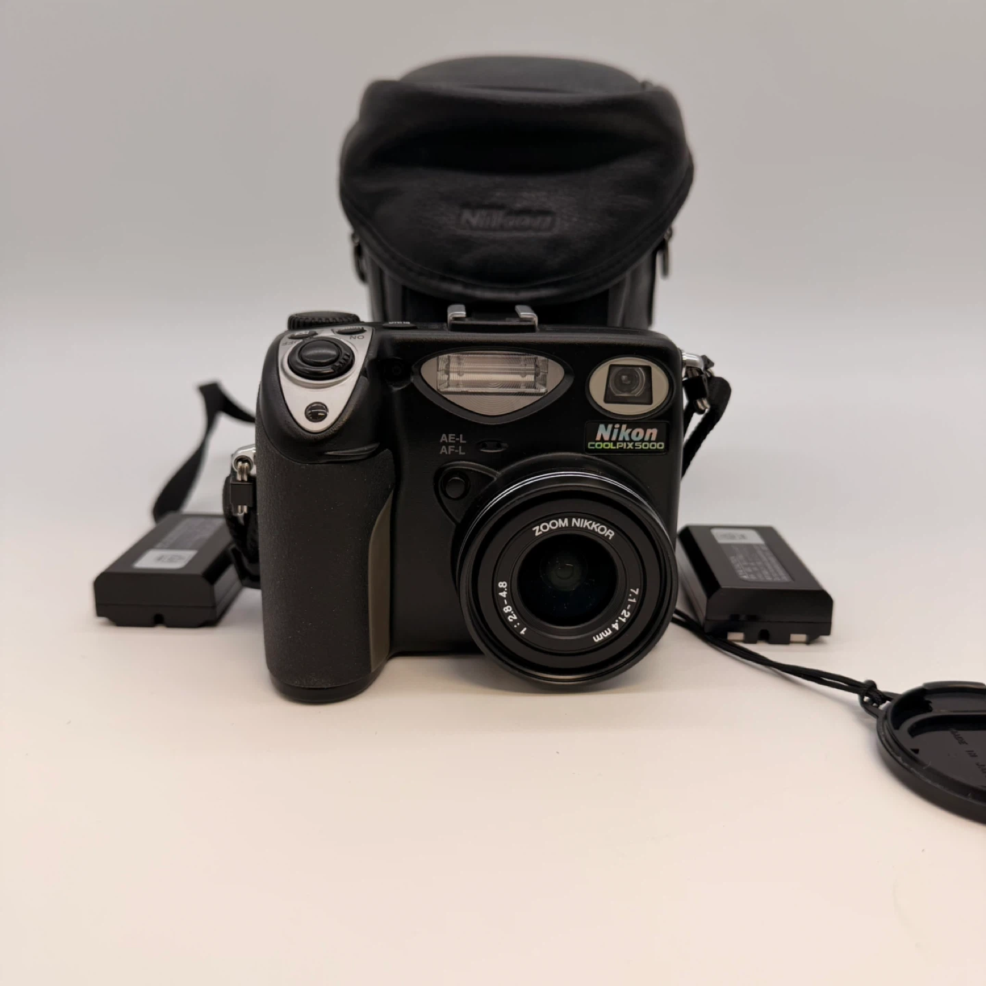 Nikon Coolpix 5000 Digital Camera With Case Batteries - photo 2