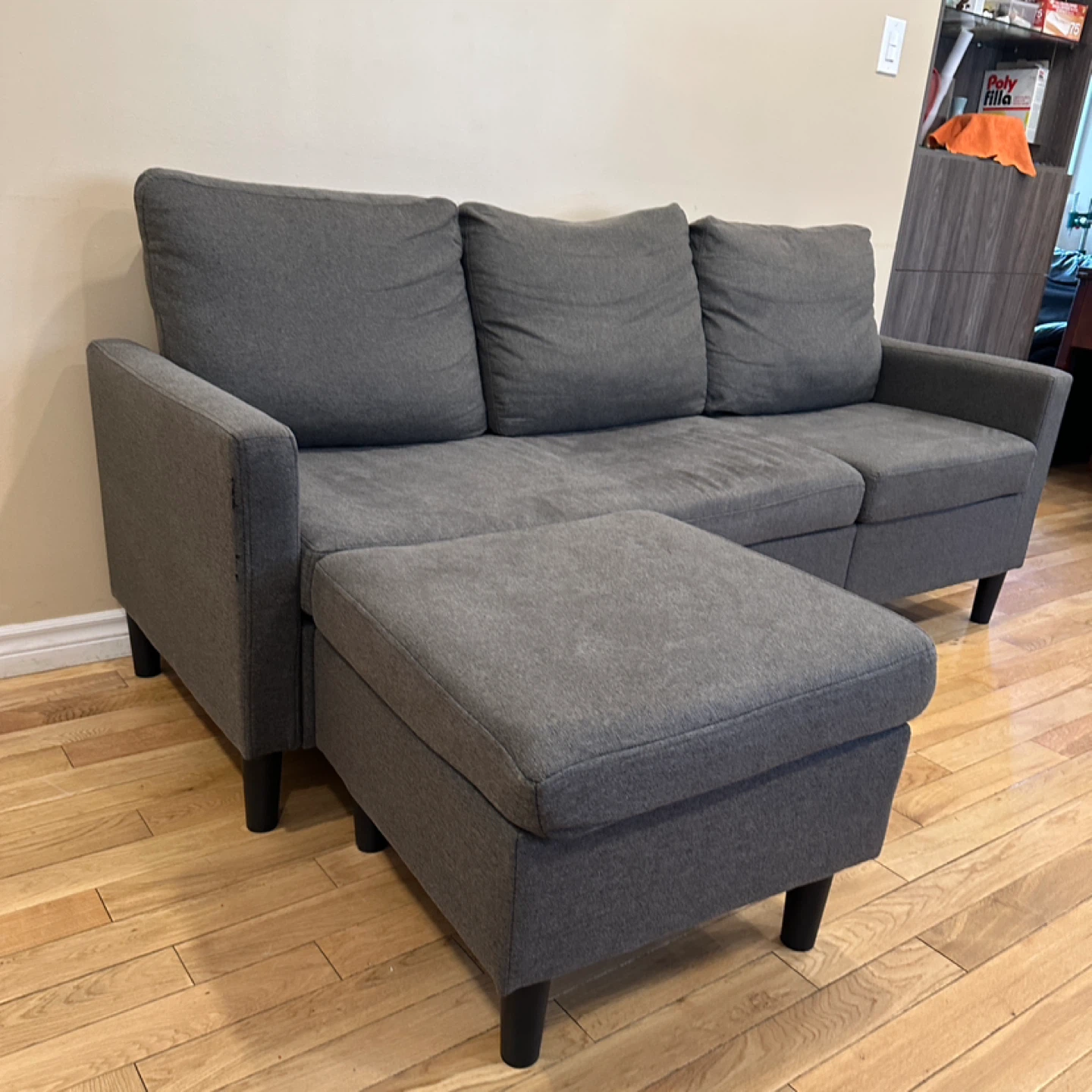 Zinus Sectional Sofa with Reversible Ottoman (CAN DELIVER)