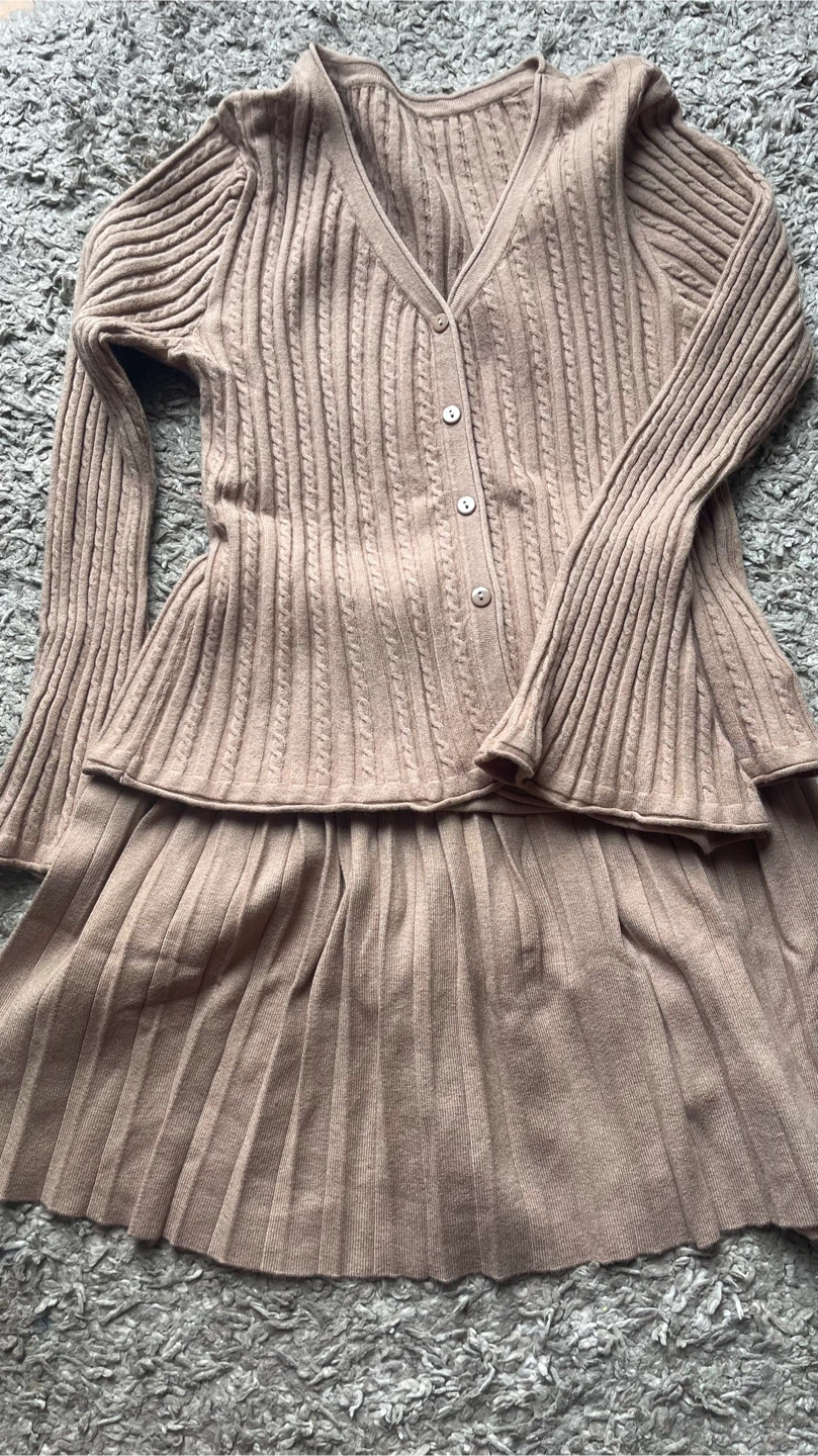 Flare Sleeve Cropped Cardigan And Pleated Mini Skirt Set - photo 4
