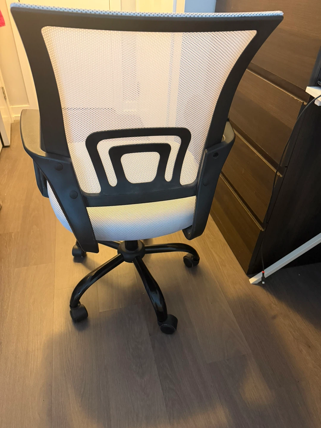 Mesh Office Chair - White & small computer Desk. - photo 4
