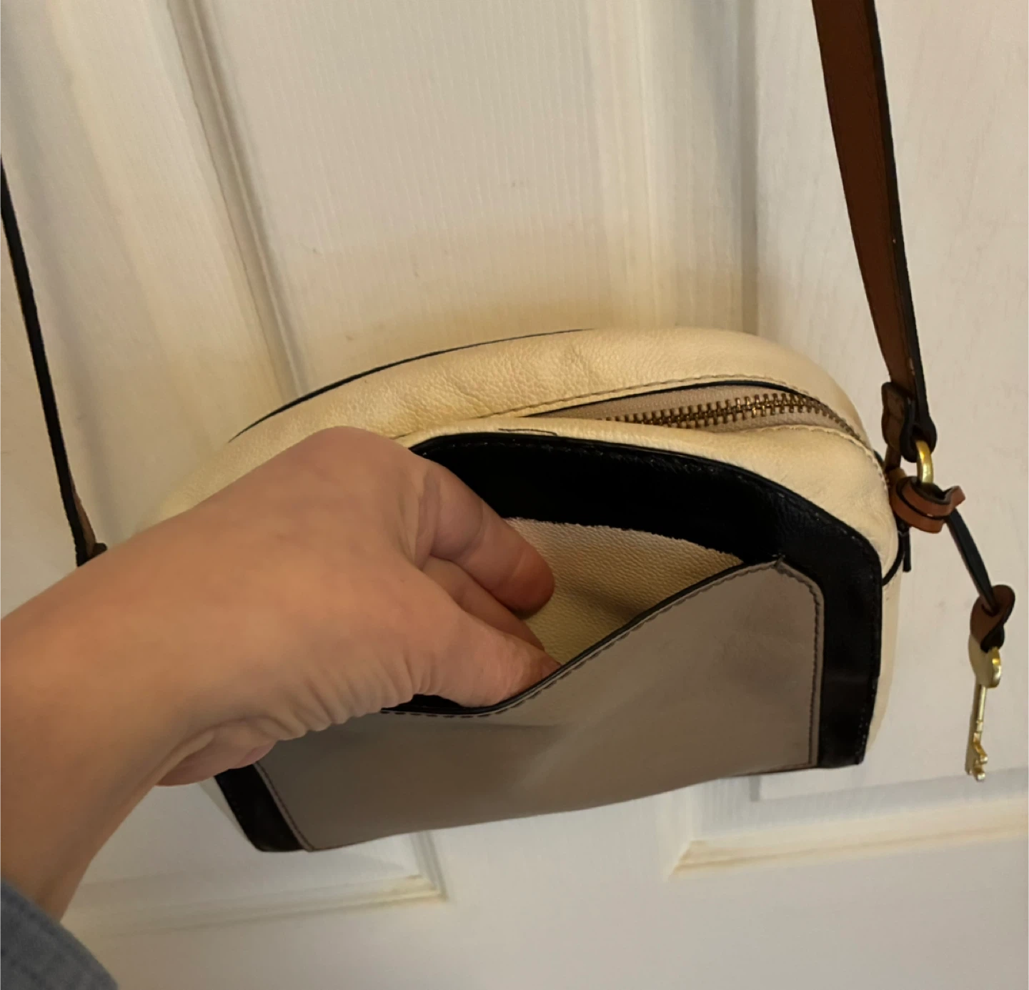 Fossil Leather Crossbody Bag - photo 5