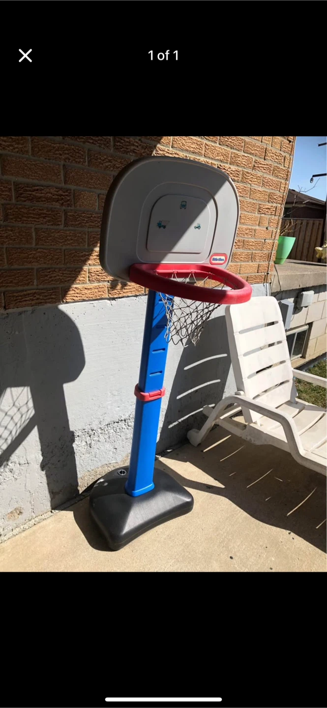 Little Tikes Adjustable Basketball Hoop