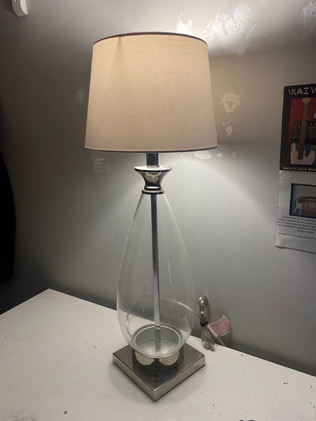 Clear teardrop table lamp with silver base - photo 2