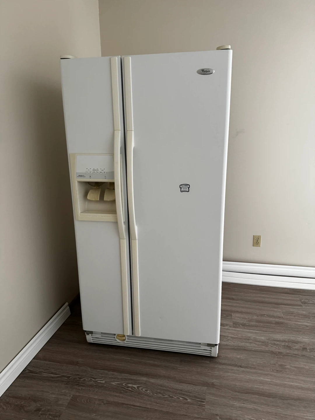 Free used Whirlpool refrigerator. - photo 5