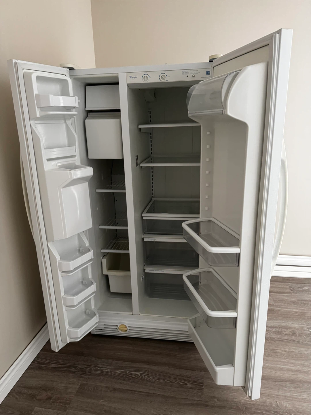 Free used Whirlpool refrigerator. - photo 4