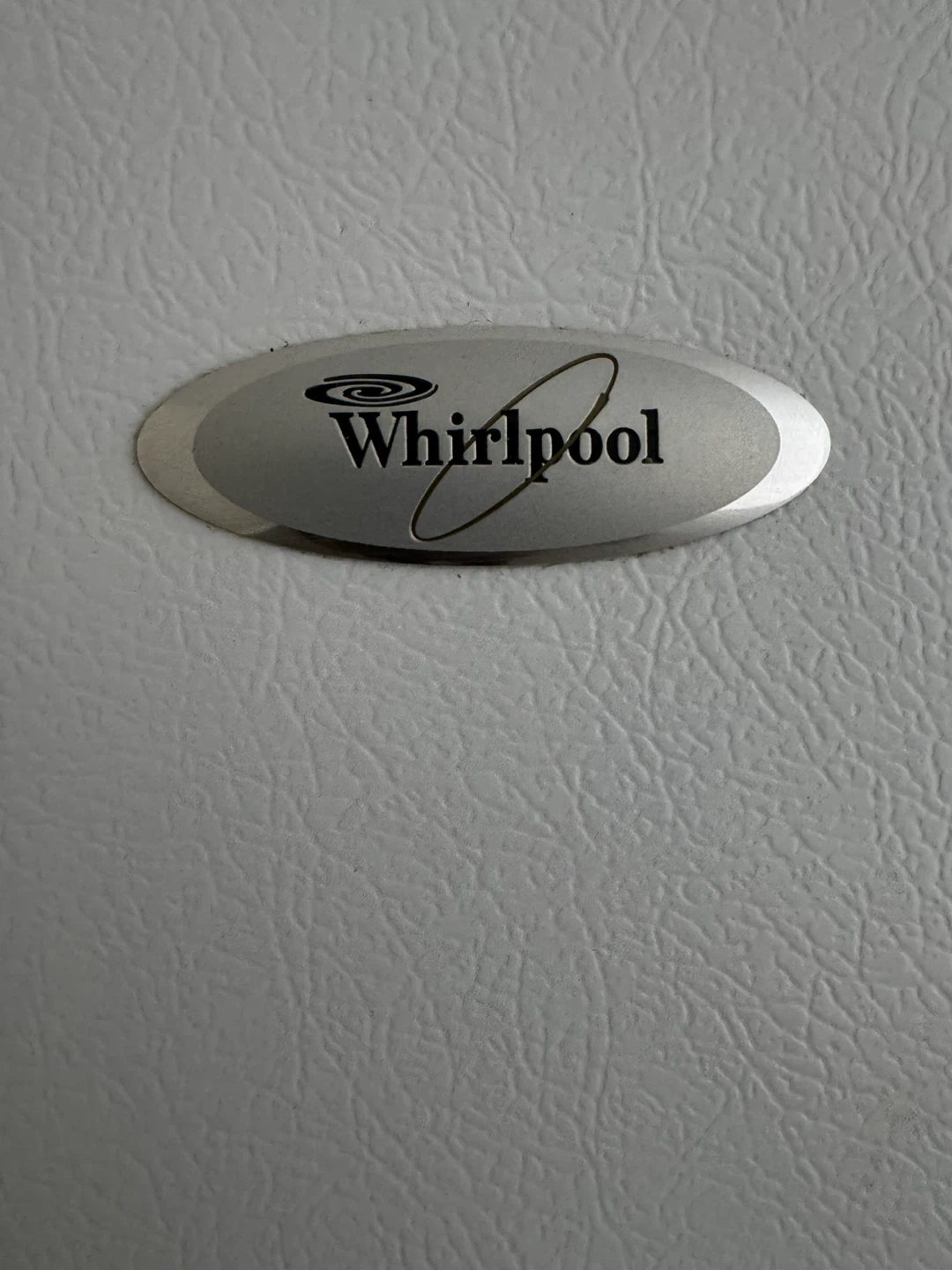 Free used Whirlpool refrigerator. - photo 2