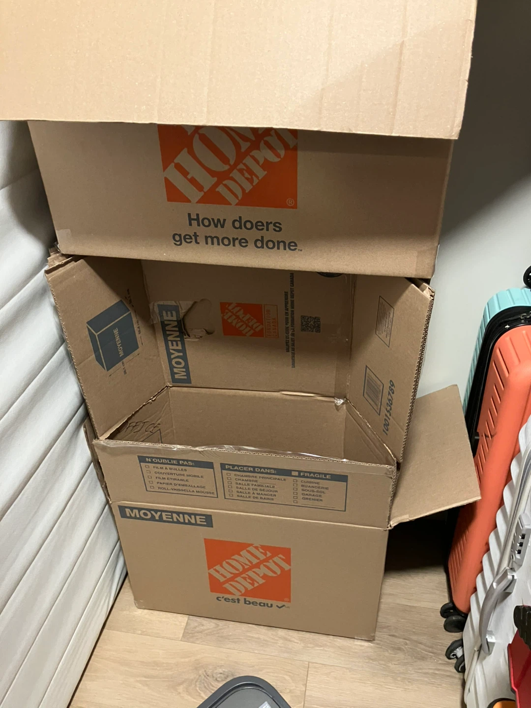 Home Depot Moving Boxes - Medium and small Size