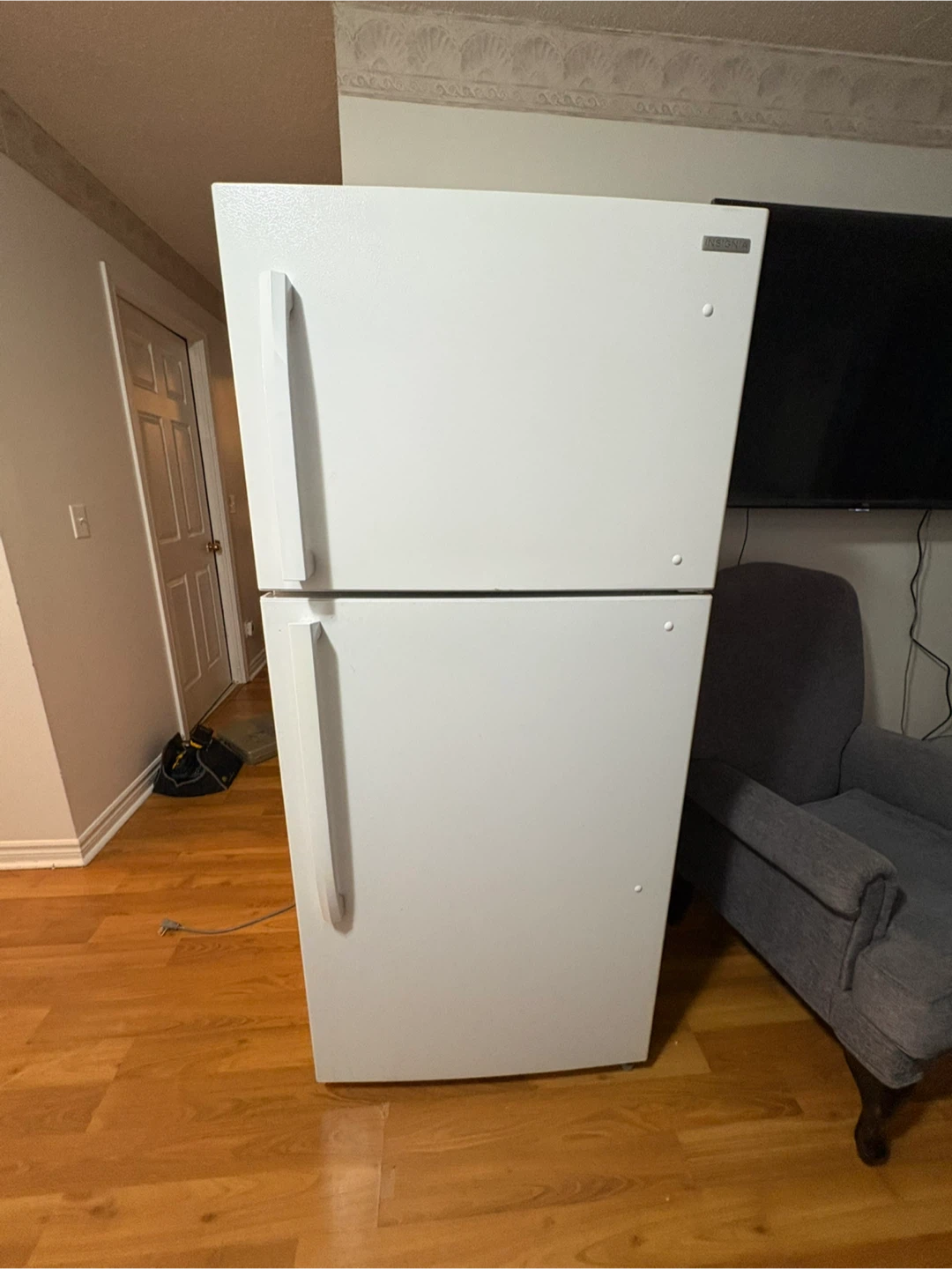 White Top Freezer Refrigerator 30” 18 cut