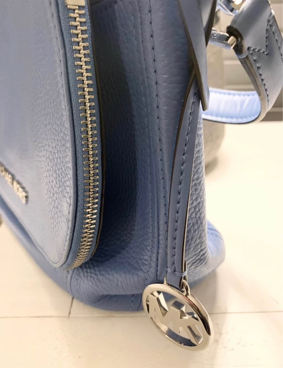 Authentic Michael Kors Leather Shoulder Bag - photo 2