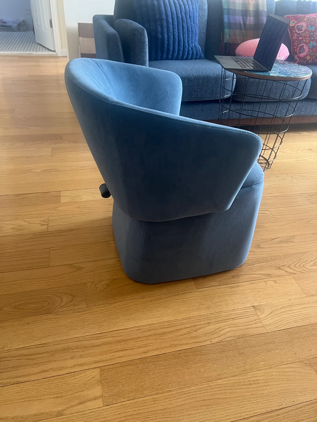 Accent chair with storage - photo 4