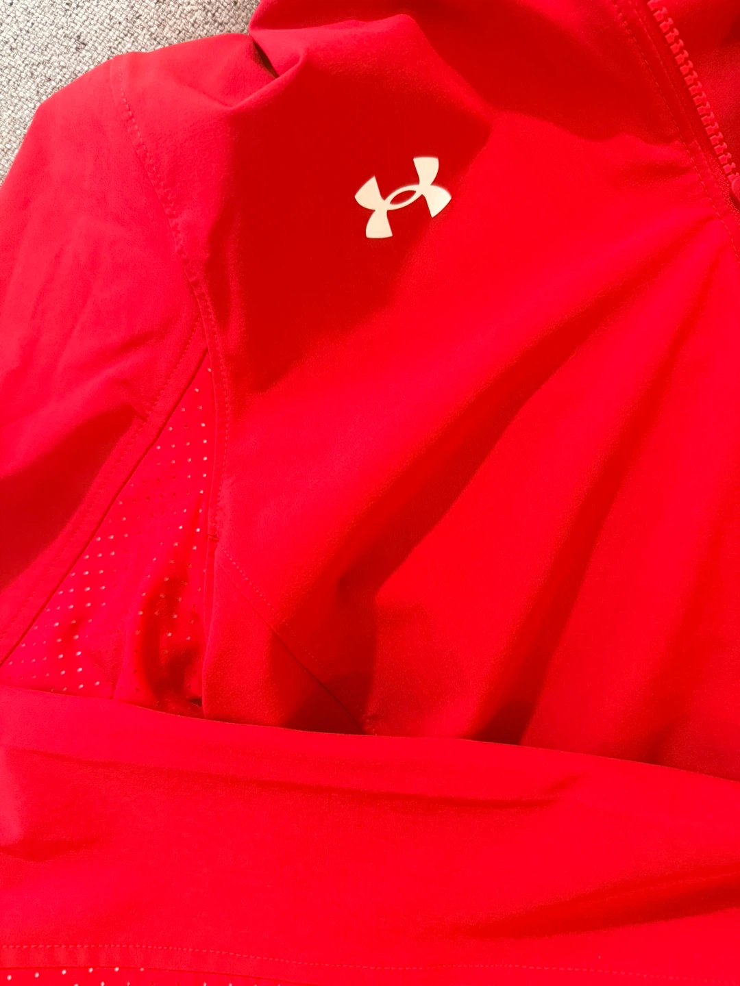 Under Armour Red Hooded Running Jacket - photo 4