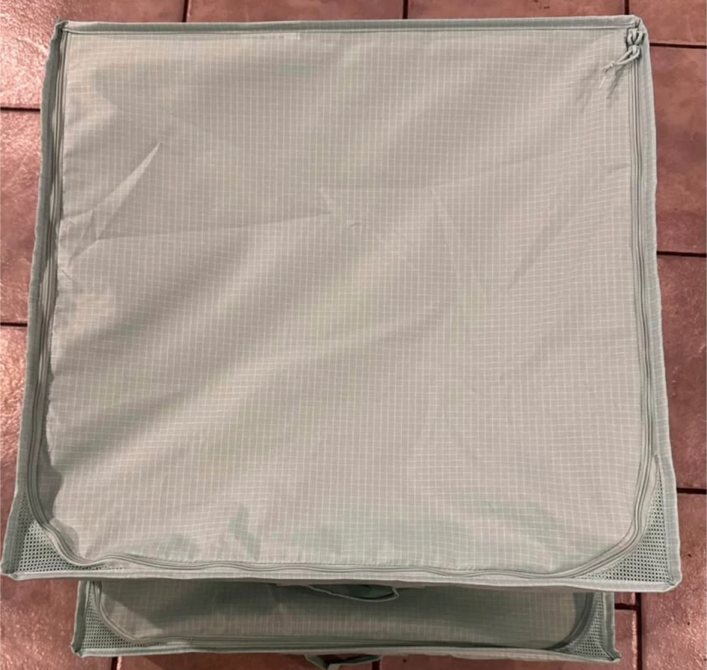 FREE!!! Set of 30 White Clothes Hangers & 2 Storage Bins - photo 3