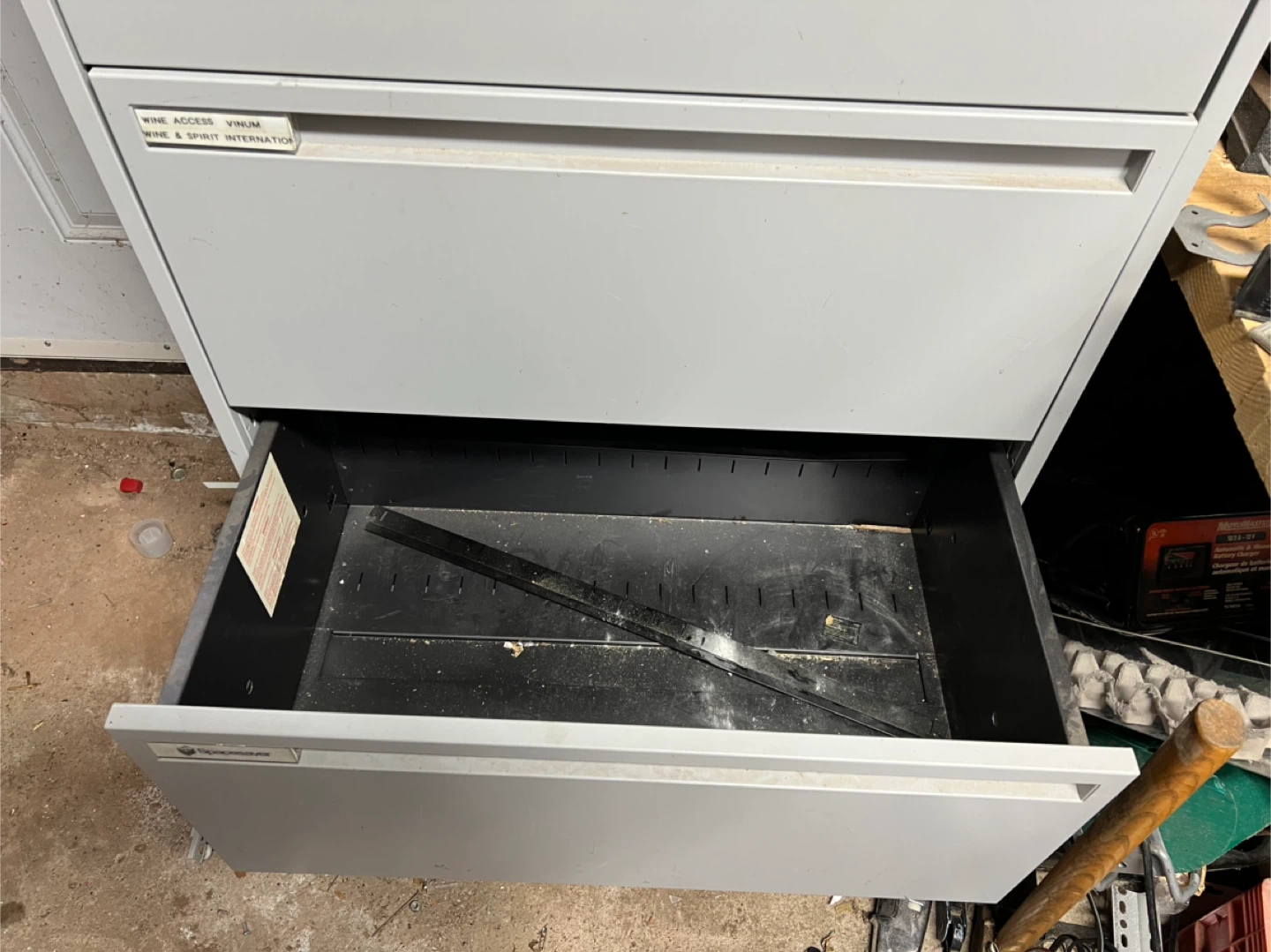 Metal filing cabinet. - photo 5