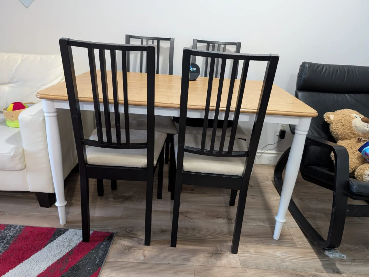 Dining Table with 4 Chairs – Excellent Condition - photo 3