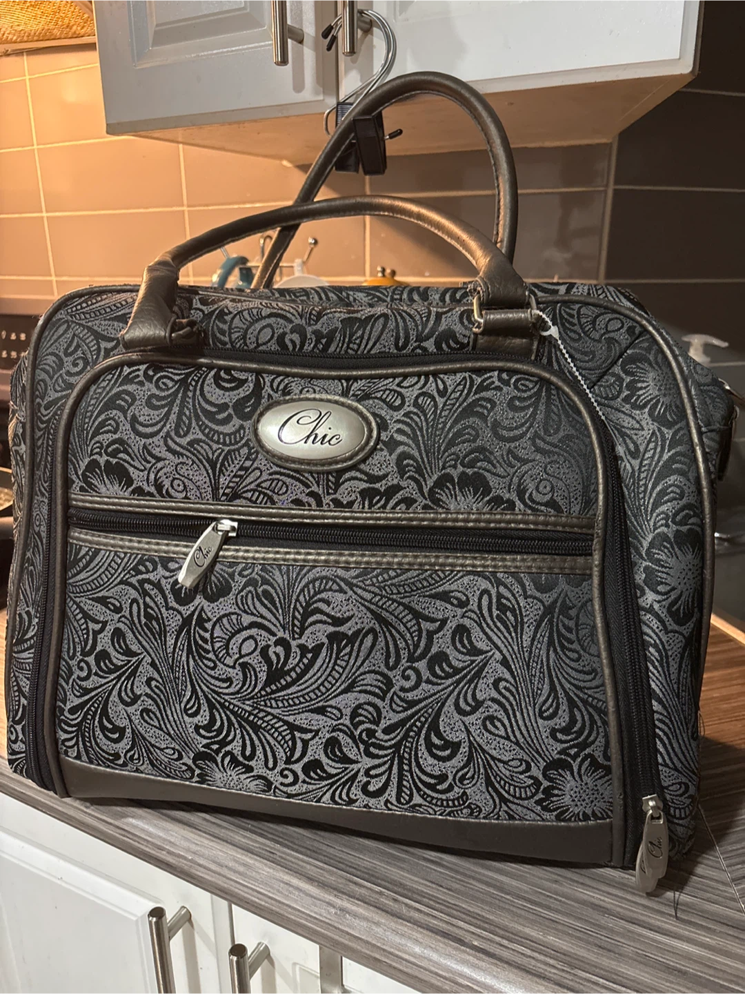 Chic free travel bag