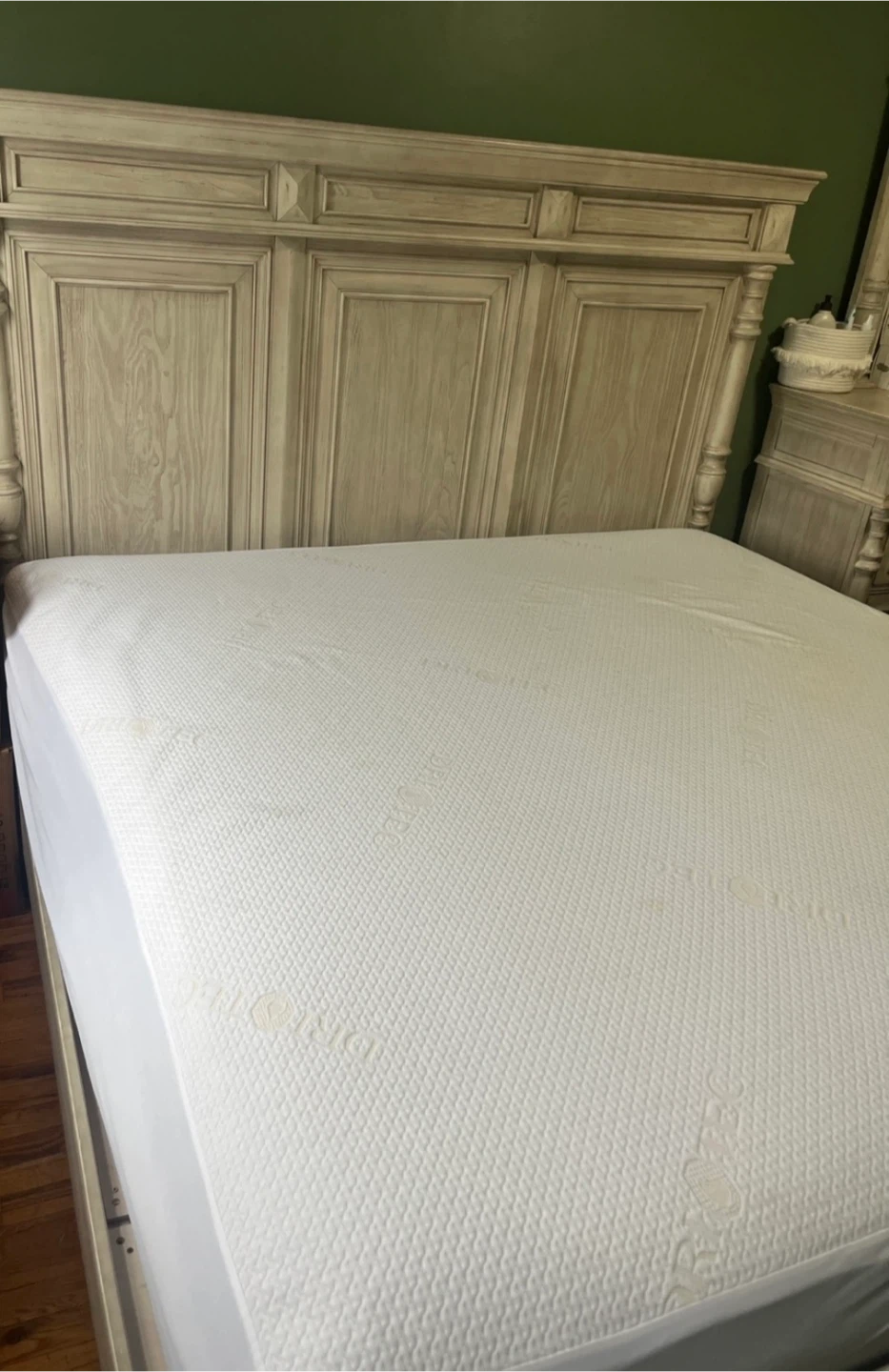 Bedroom Furniture Set - Dresser, Nightstand, Headboard, Mirror