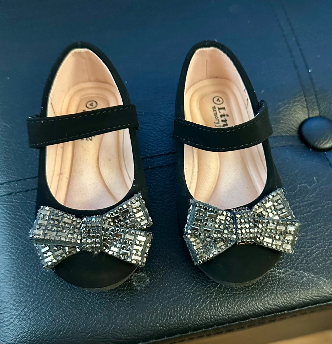 Size 5 Link Memory Foam Black with Bow - Toddler Size 4