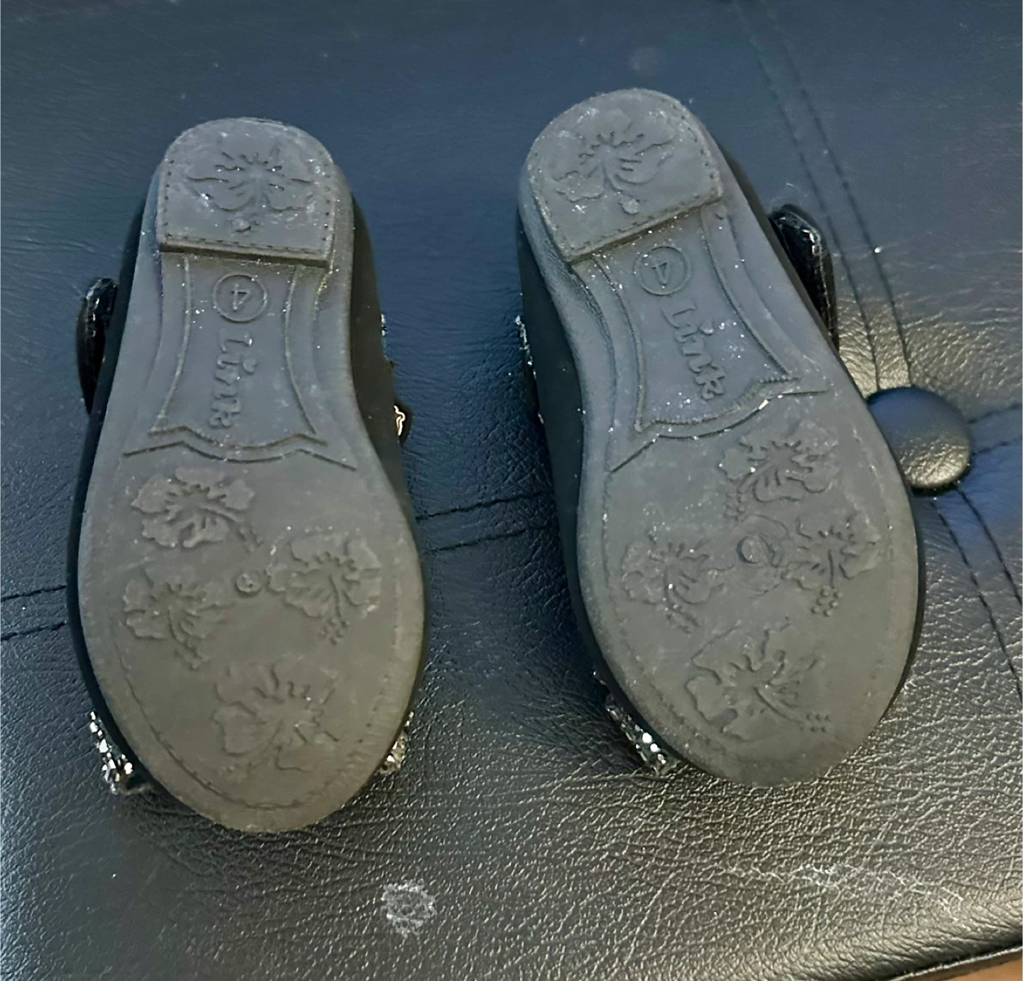 Size 5 Link Memory Foam Black with Bow - Toddler Size 4 - photo 5