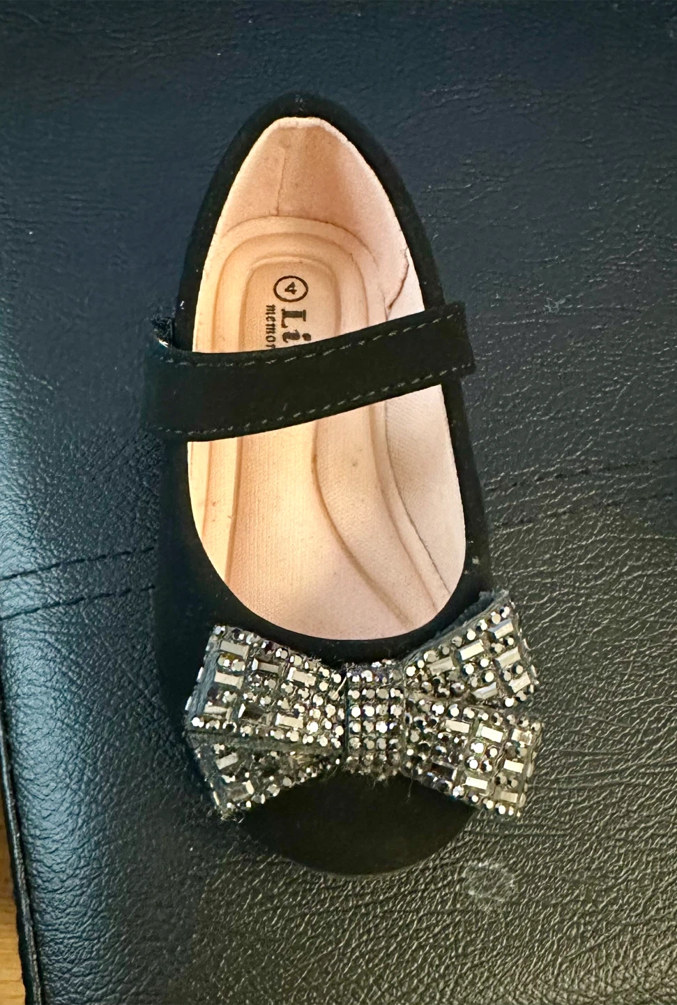 Size 5 Link Memory Foam Black with Bow - Toddler Size 4 - photo 2