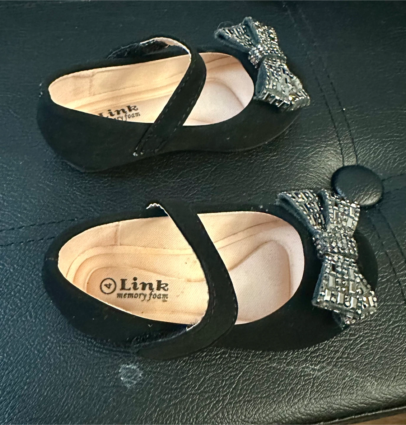 Size 5 Link Memory Foam Black with Bow - Toddler Size 4 - photo 4