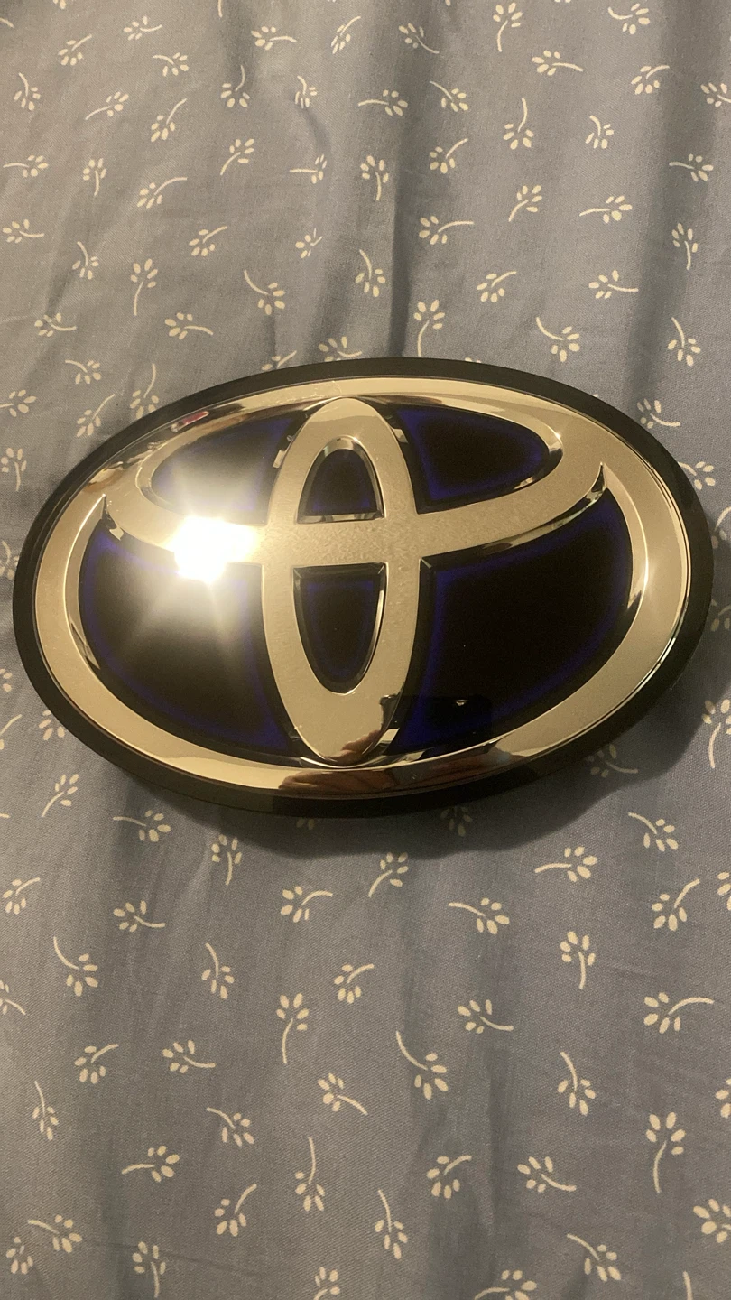 Toyota Emblem - photo 2