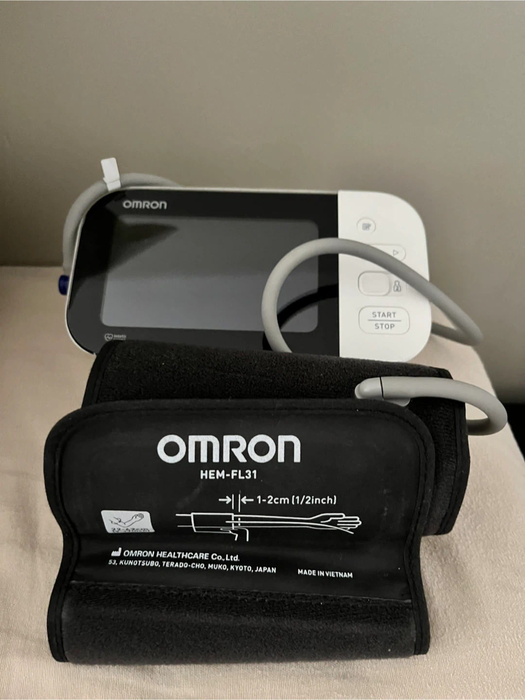 Like NEW Omron Blood Pressure Monitor - photo 2