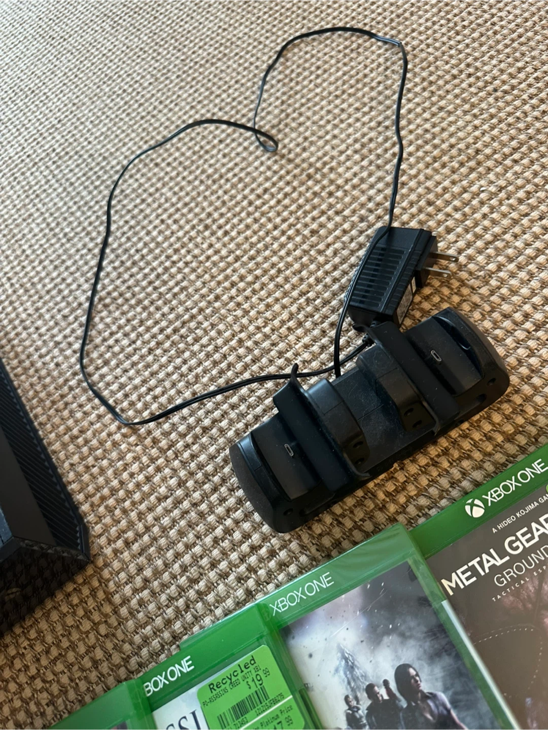 Xbox One Bundle – Console, 2 Controllers, Charger & 15 Games - photo 4