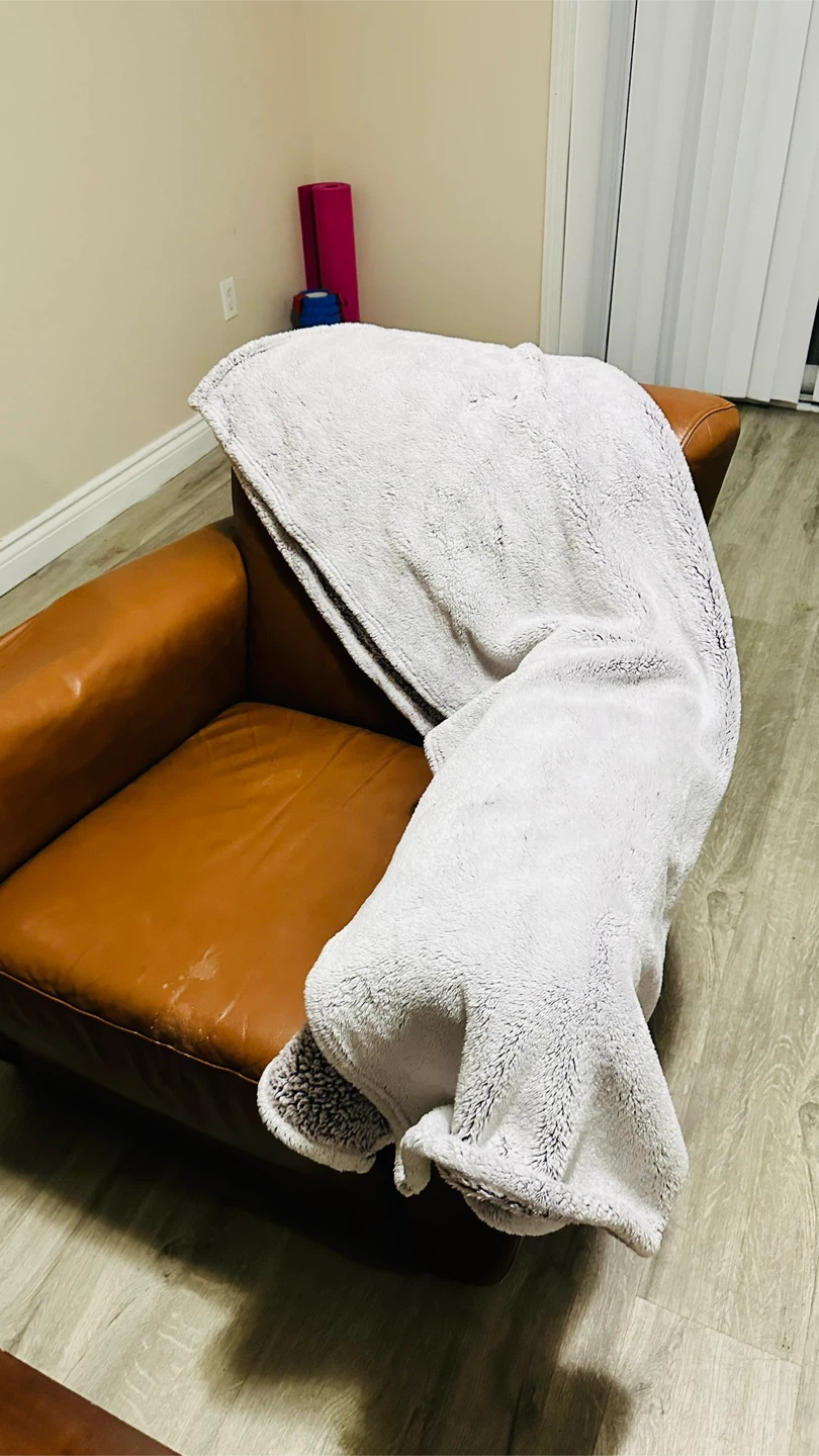 Cozy Sherpa Throw Blankets - photo 2