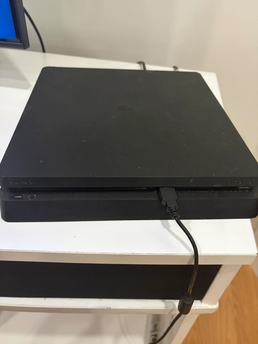 PS4 with games - photo 2