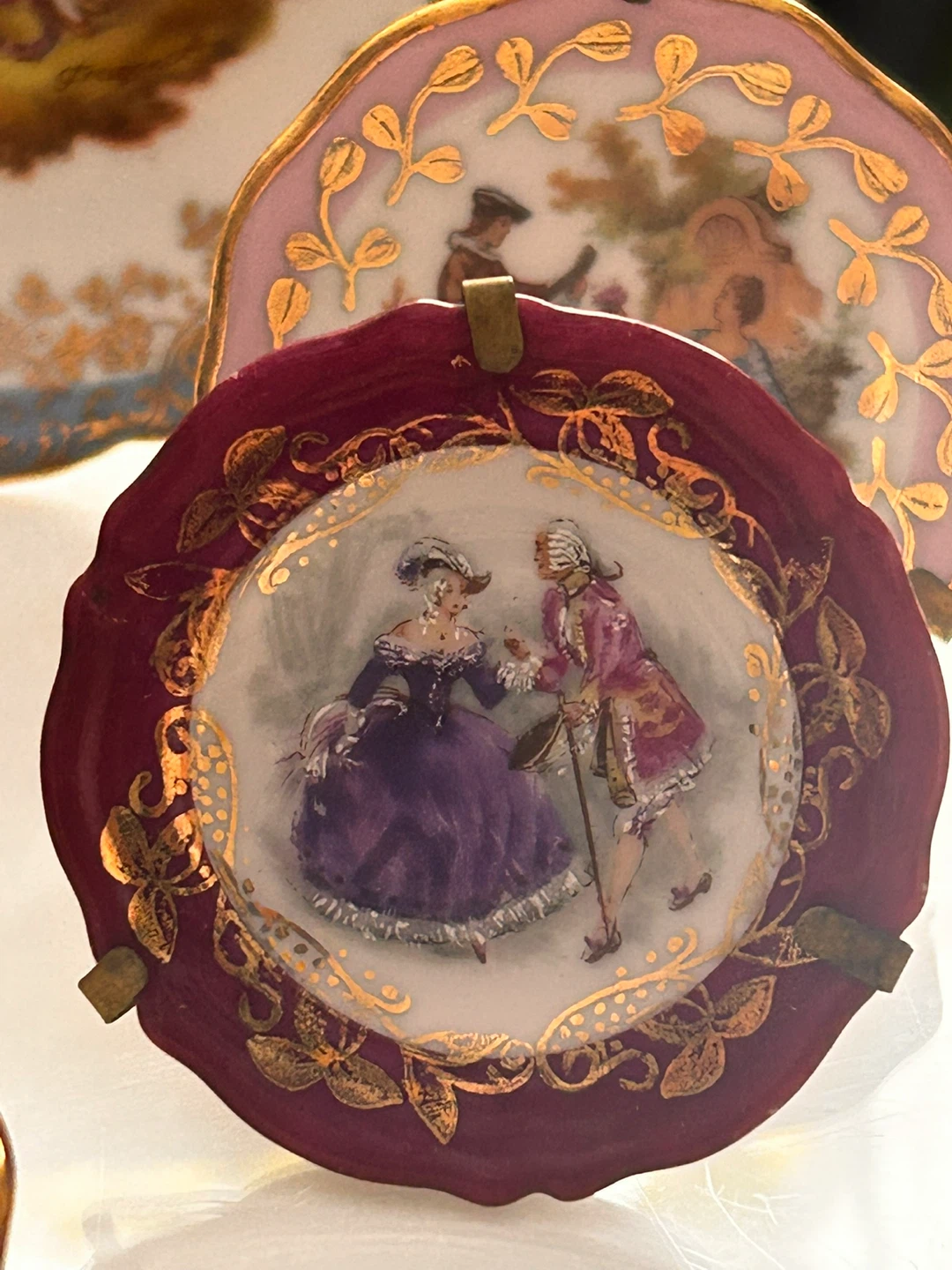 Hand-Painted Meissner Limoges Miniature Plate Fragonard Couple - photo 3
