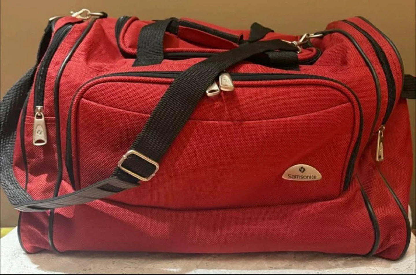 Samsonite Duffel Bag: Heavy Duty Material & Metal Hardware - photo 2