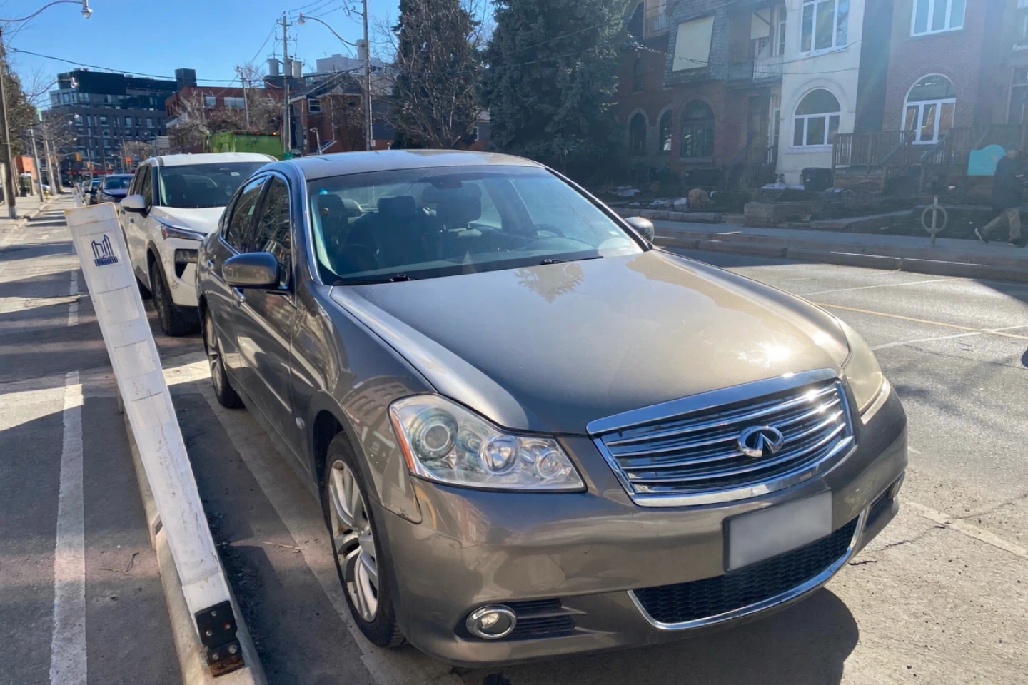 Infiniti M35 - Sedan - Grey