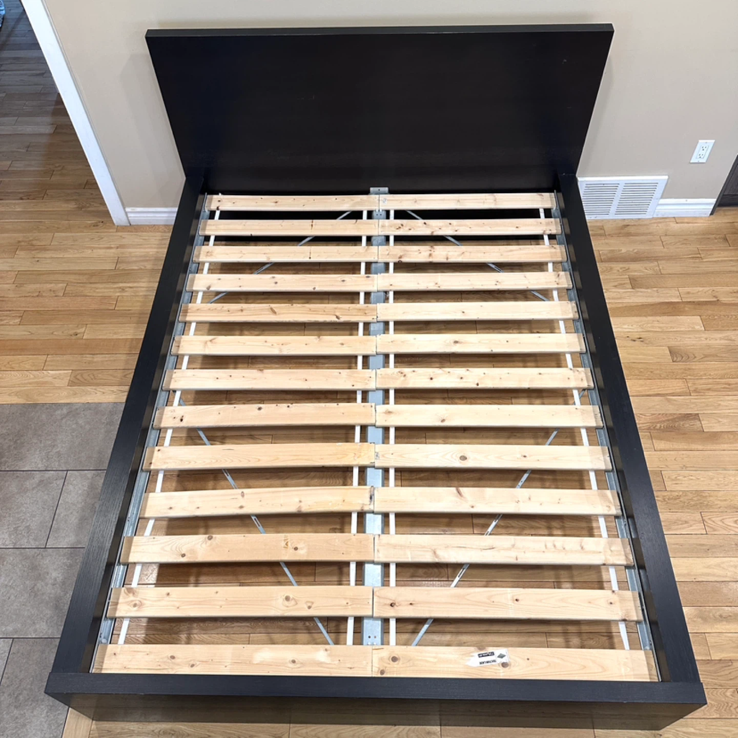 IKEA MALM Queen Size Bed Frame (CAN DELIVER)