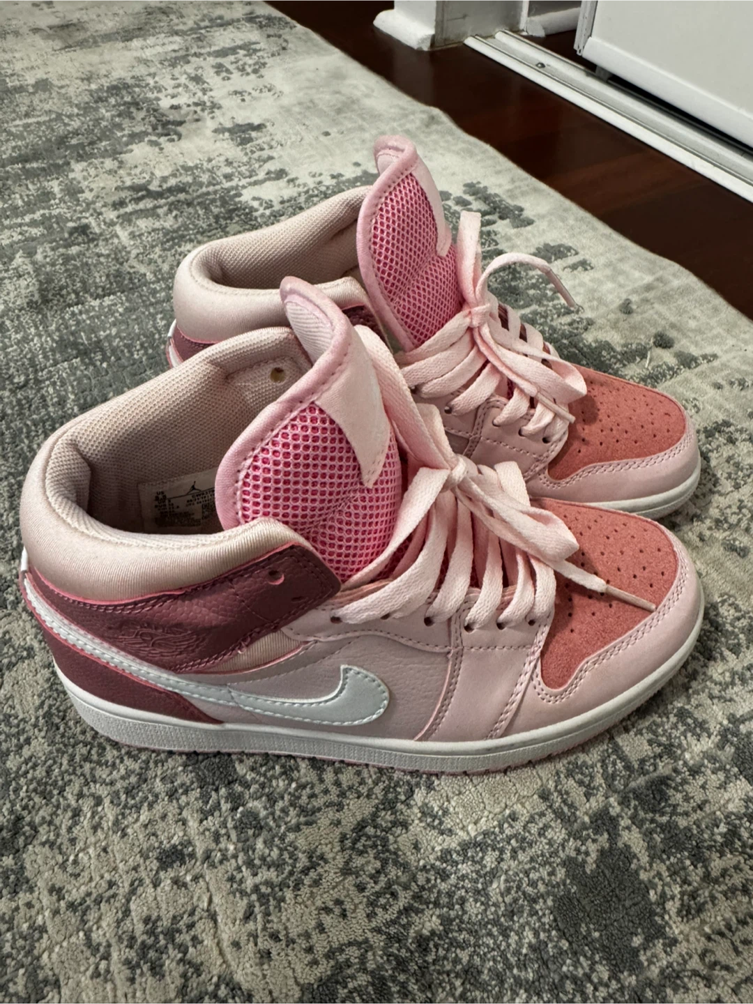 Nike Air Jordan 1 Mid Pink Sneakers