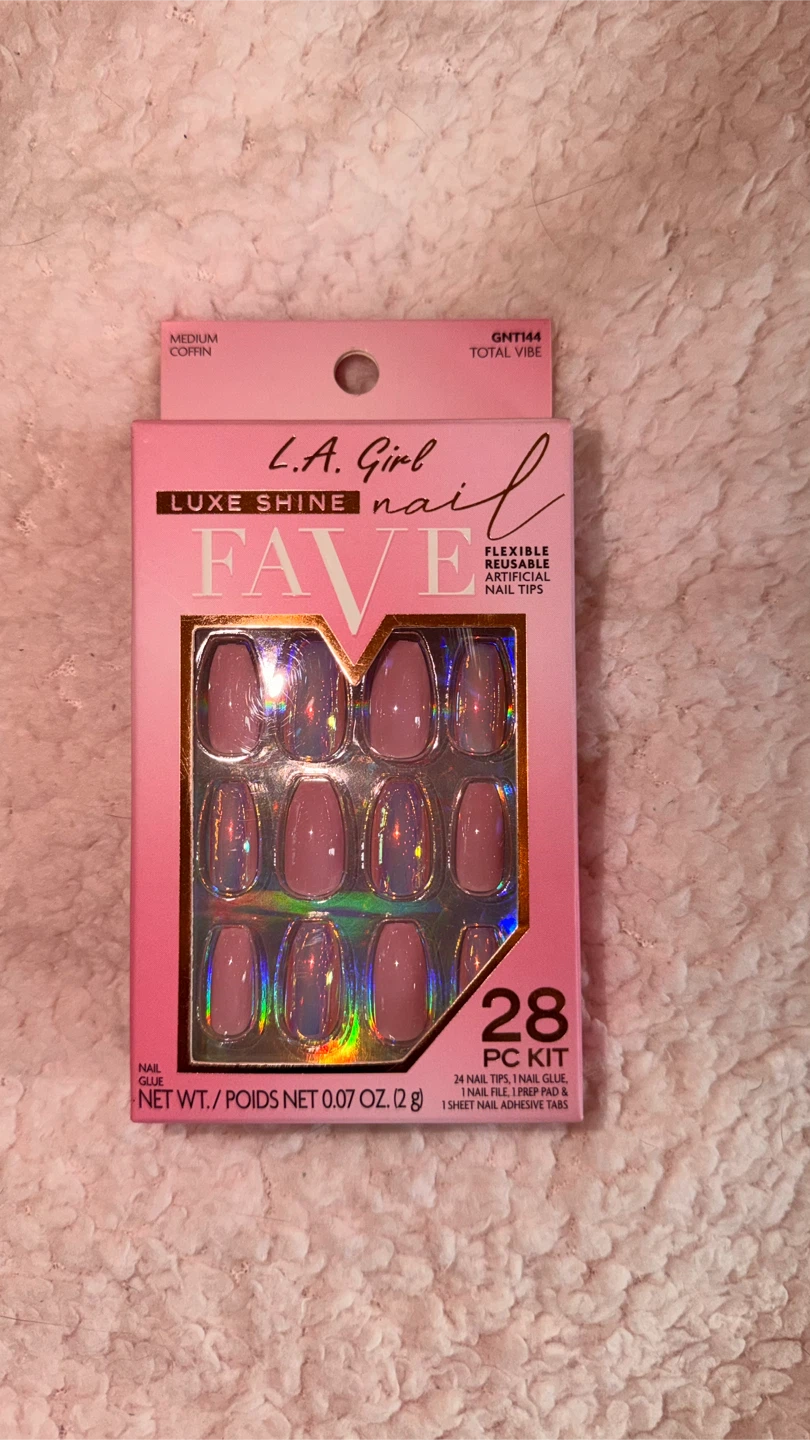 L.A. Girl Luxe Shine Nail Fave Artificial Nails