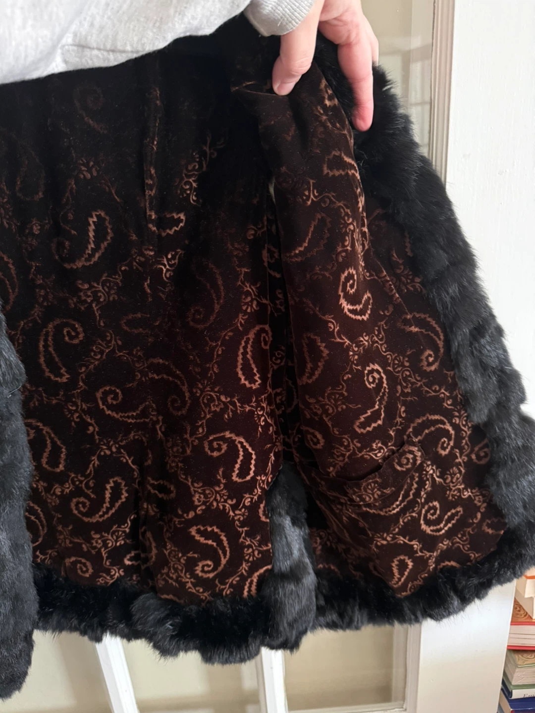 Custom real fur vest w/ velvet lining - photo 5