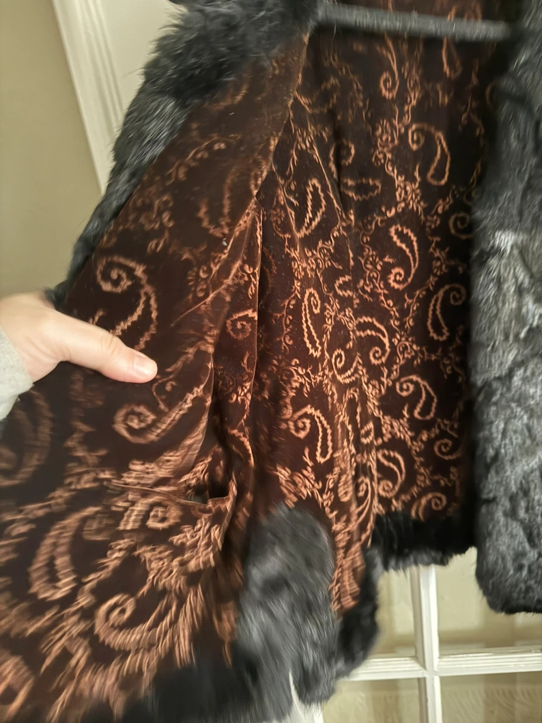 Custom real fur vest w/ velvet lining - photo 2