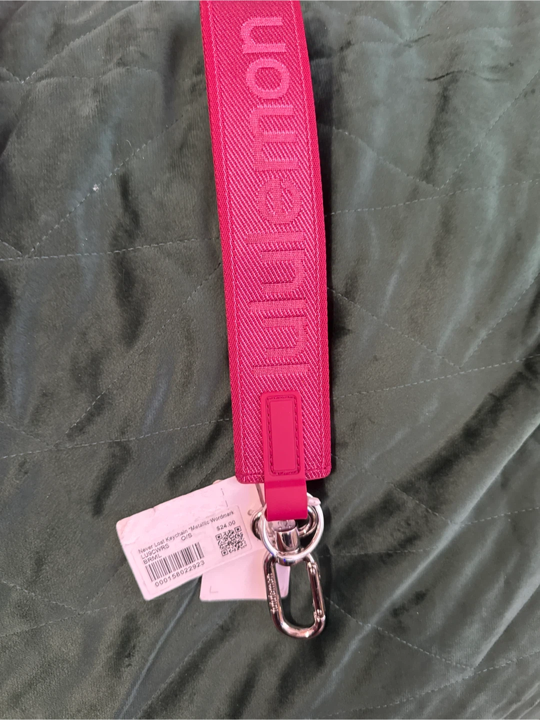 Lululemon Never Lost Keychain - Metallic Wordmark