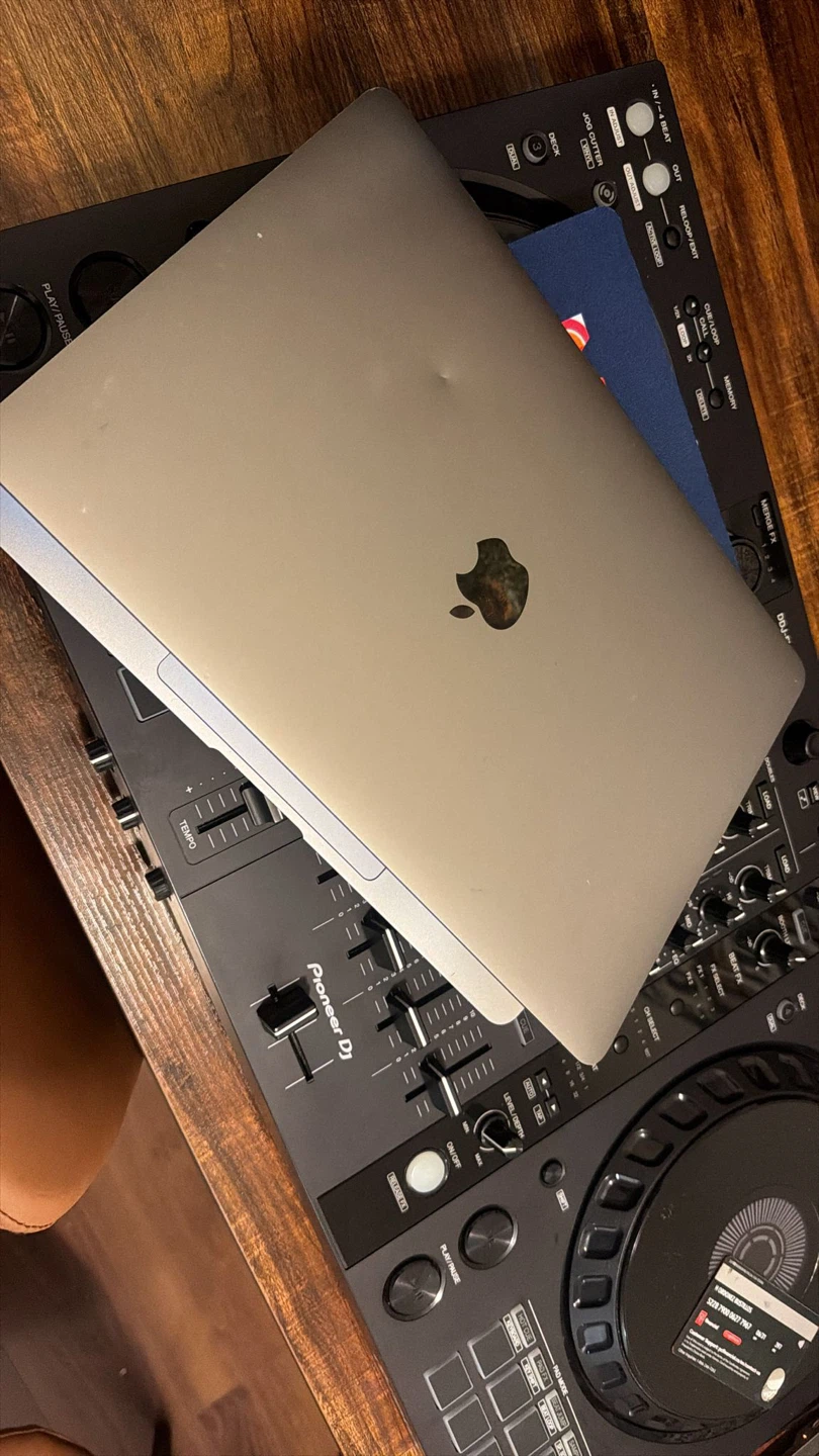 MacBook Air Intel 13 inch 2020 8GB Ram - photo 2