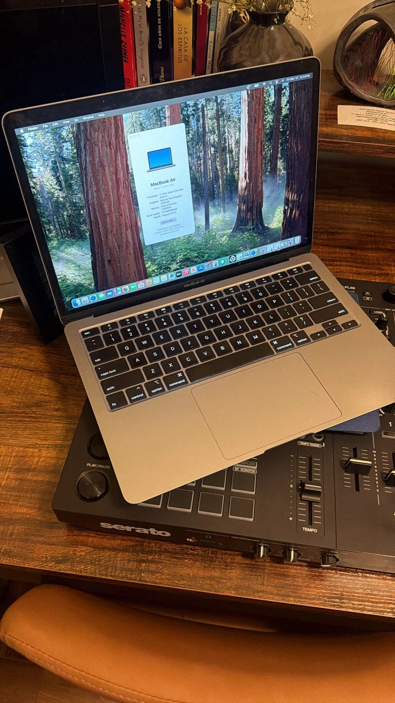 MacBook Air Intel 13 inch 2020 8GB Ram