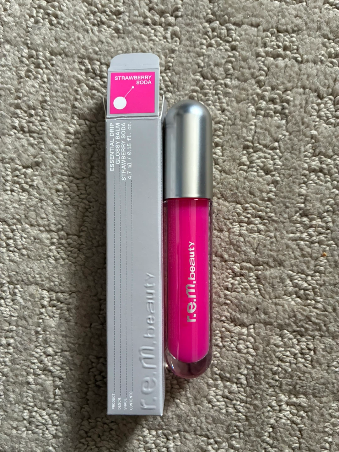 r.e.m. beauty Essential Drip Glossy Balm - Strawberry Soda
