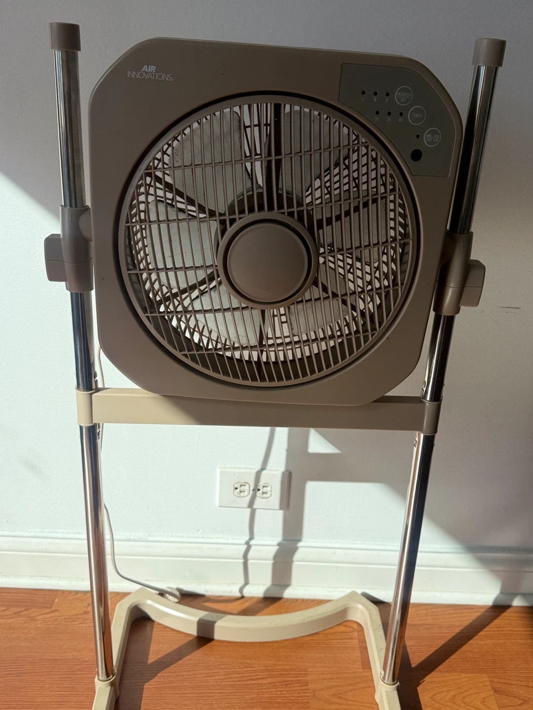 Ventilador Air Innovations con base ajustable – Muy buen estado