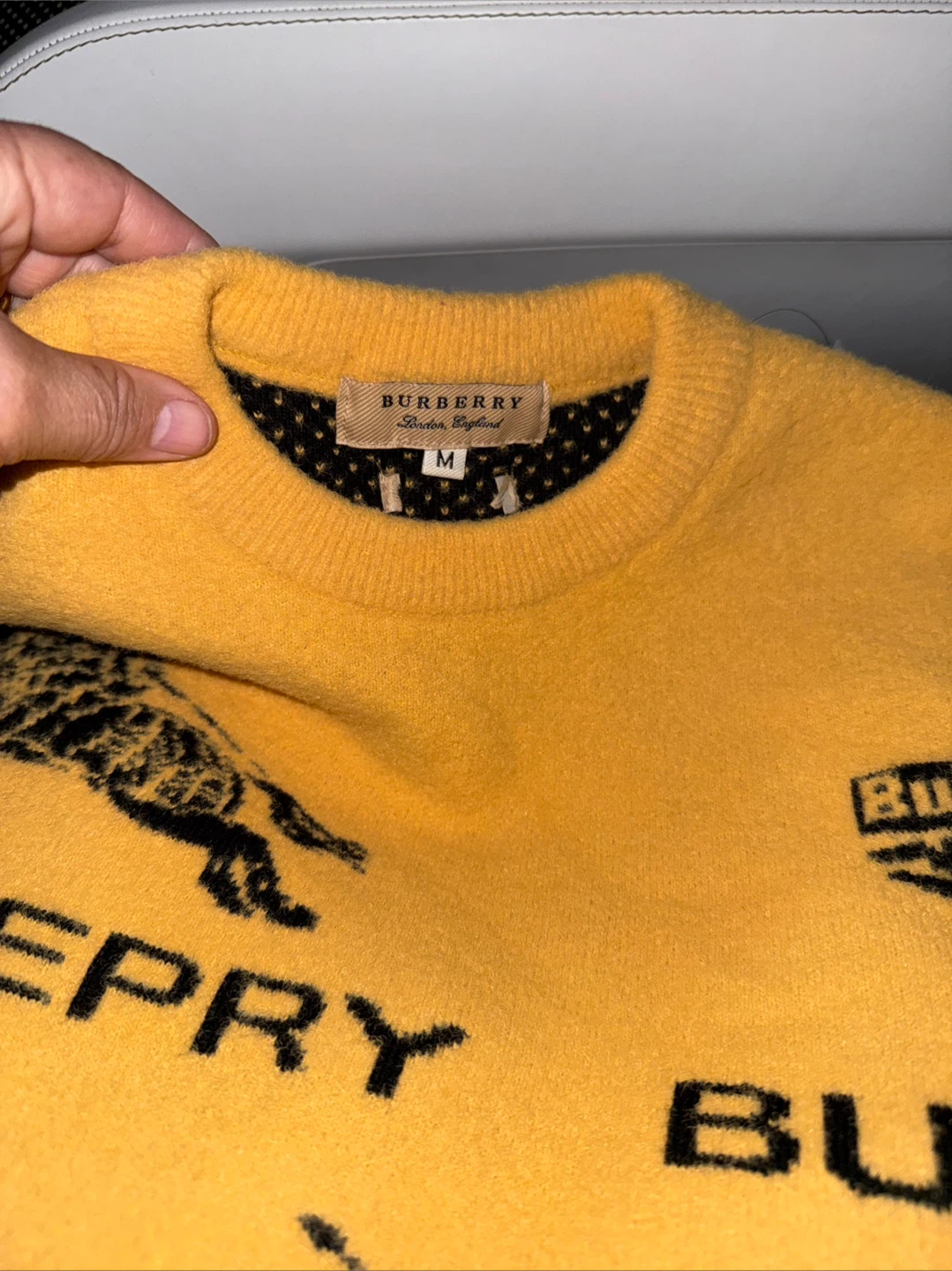 Burberry Yellow Knight Print Sweater Size M - photo 5